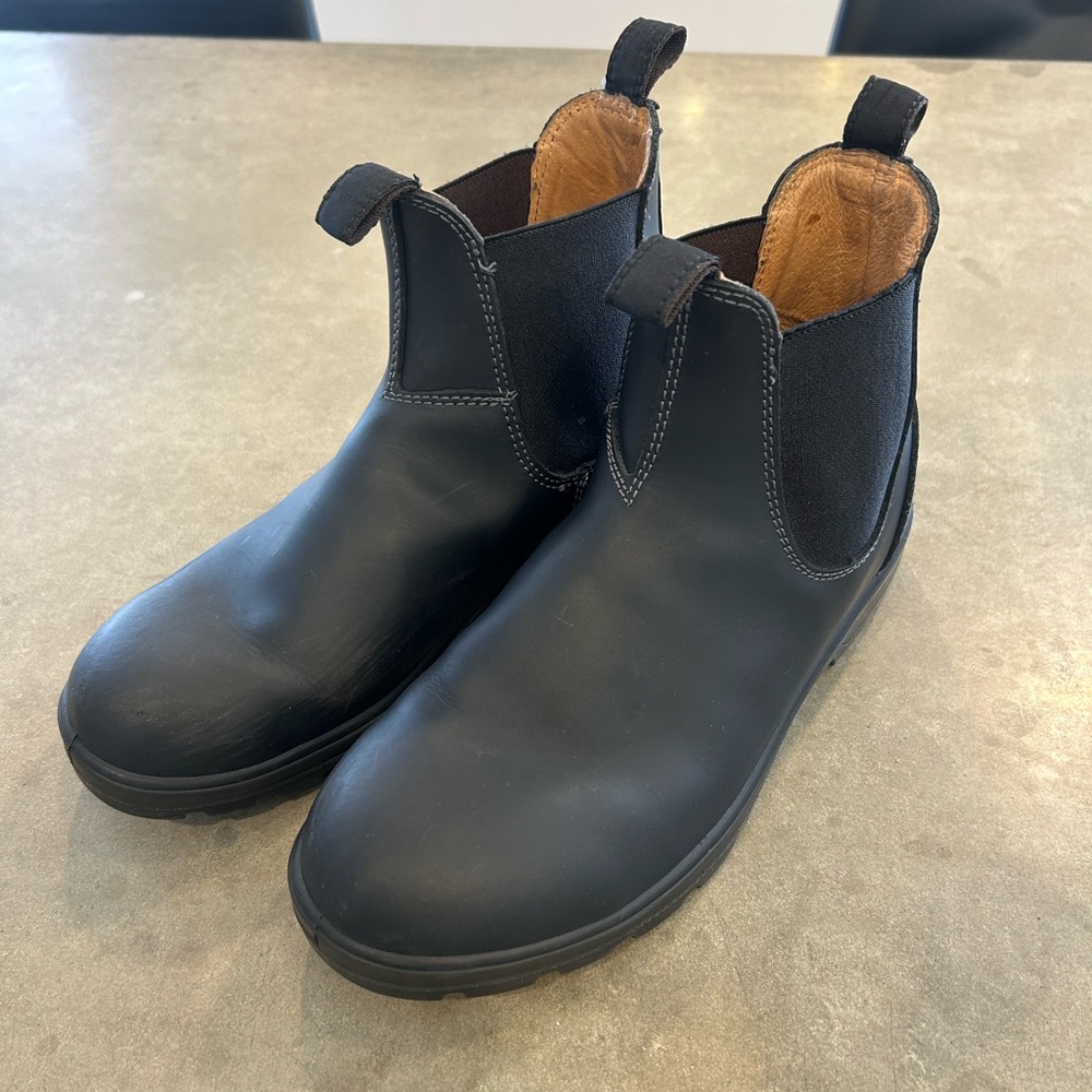 Aquatherm Black Leather Chelsea Boots. Size 9.